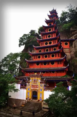 Shenghui Zhai: En Mystisk Pagoda och en Vy Som Tar Andan Från Dig!